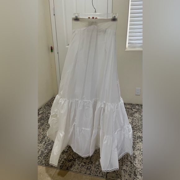 David’s Bridal Spaghetti Strap Layered Wedding Dress with Crinoline Underskirt - Picture 11 of 16